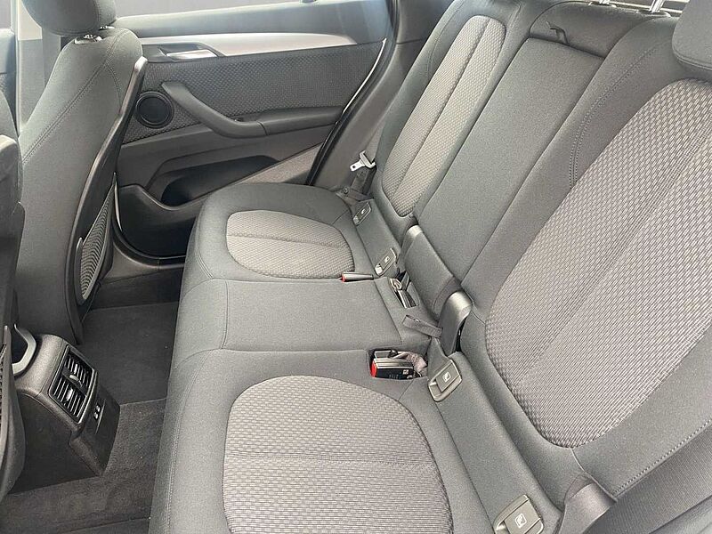 BMW X1 xDrive25e ADVANTAGE LED PDC TEMPOMAT SHZ DAB