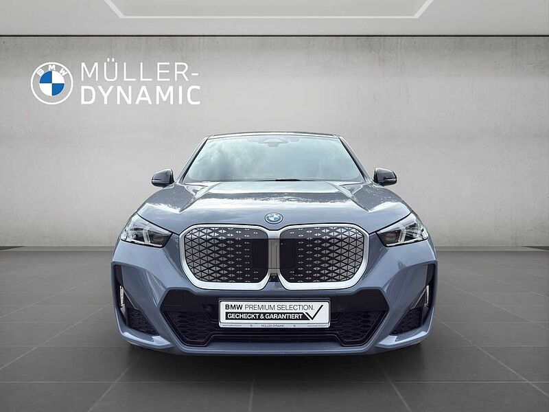 BMW iX1 eDrive20 M SPORT LED HUD AHK 360°KAMERA KOMF