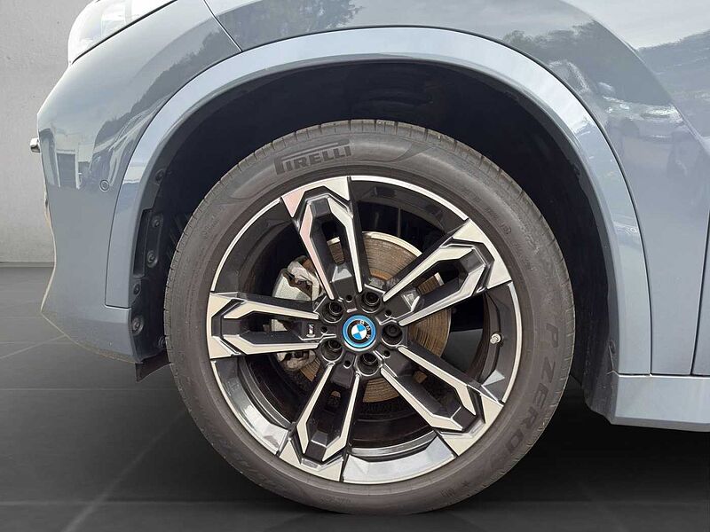 BMW iX1 eDrive20 M SPORT LED HUD AHK 360°KAMERA KOMF