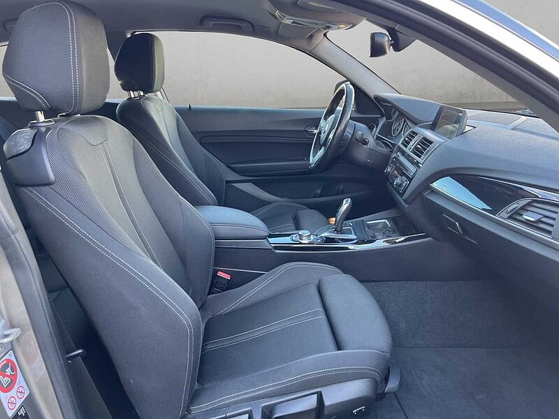 BMW 118 d SPORT LINE LED NAVI HIFI TEMPOMAT SHZ
