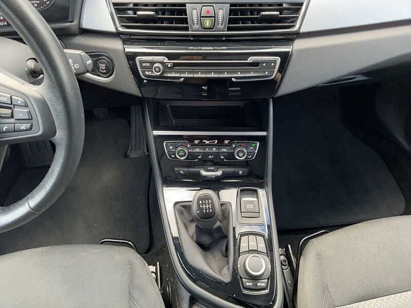 BMW 216 Active Tourer i ADVANTAGE LED TEMPOMAT PDC KLIMAAUTO SHZ