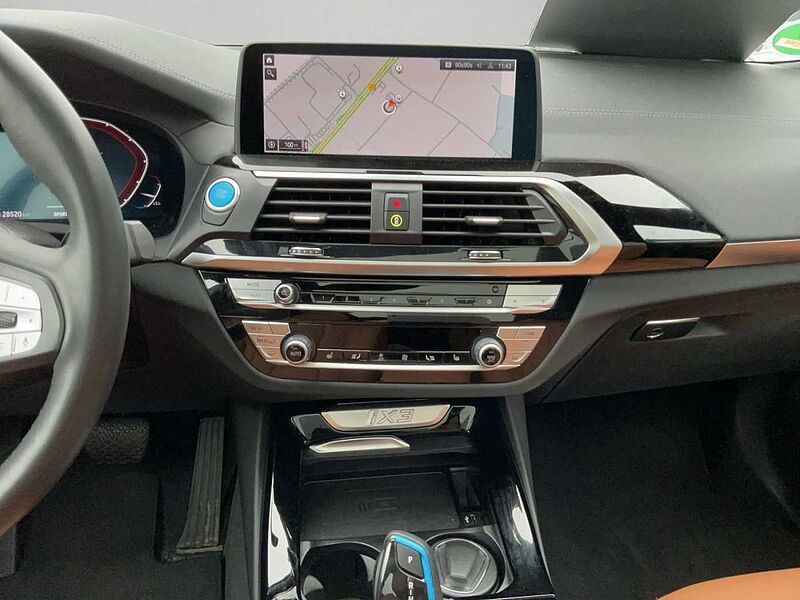 BMW iX3 IMPRESSIVE LED HUD HARMAN KARDON 360° KAMERA