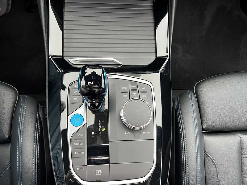 BMW iX3 M SPORT LASER AHK HUD 360°KAMERA HARMAN KARD