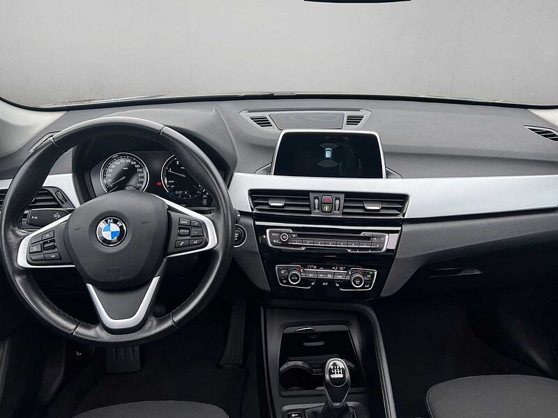 BMW X1 sDrive18d Advantage HiFi LED Pano. Dach Navi