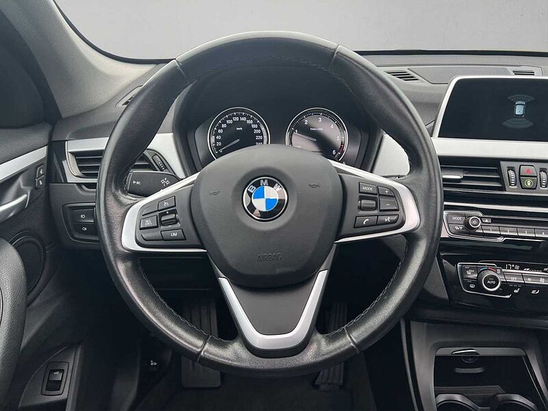 BMW X1 sDrive18d Advantage HiFi LED Pano. Dach Navi