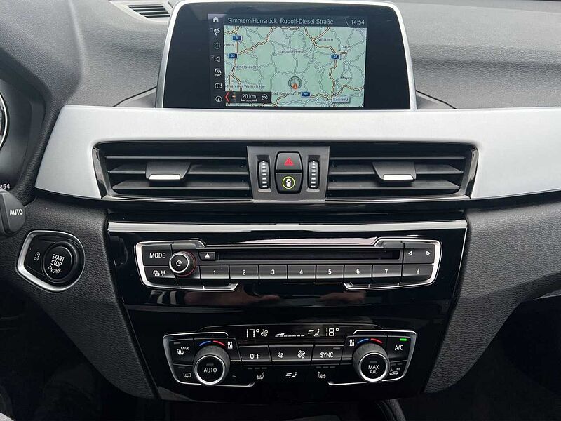 BMW X1 sDrive18d Advantage HiFi LED Pano. Dach Navi