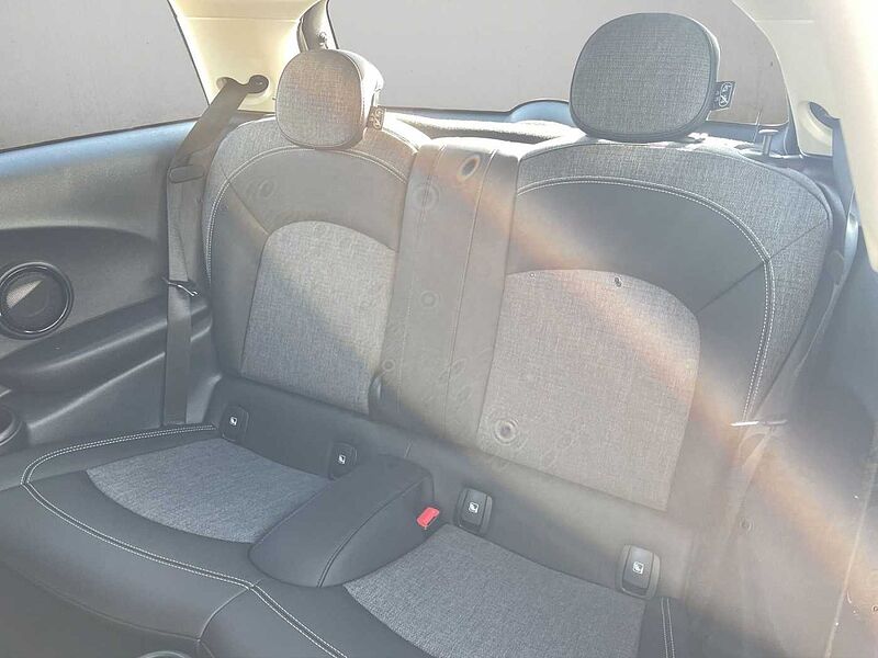 MINI COOPER SE CLASSIC TRIM LED NAVI TEMPOMAT PDC SHZ