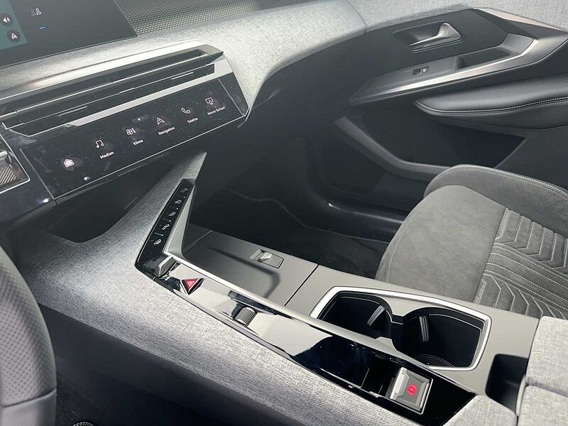Peugeot 3008 GT HYBRID 136 e-DSC6