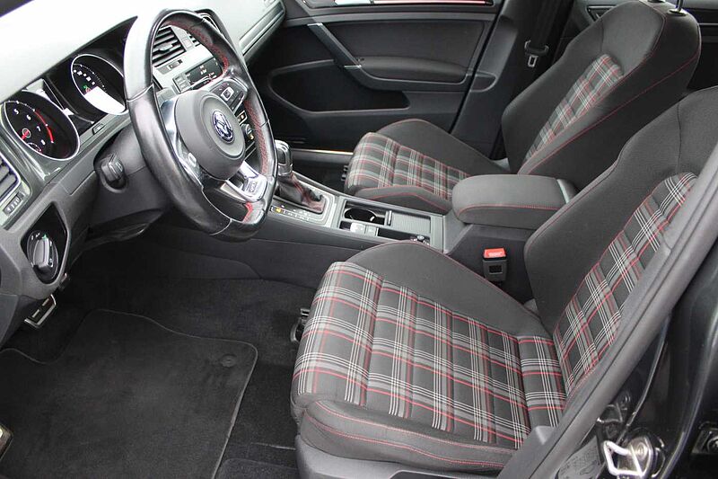 Volkswagen Golf VII GTI Performance DSG