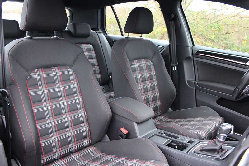 Volkswagen Golf VII GTI Performance DSG