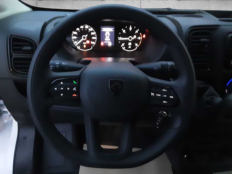 Peugeot Boxer 335 BlueHDi 2.2 140 L2H2