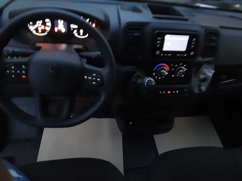 Peugeot Boxer 335 BlueHDi 2.2 140 L2H2