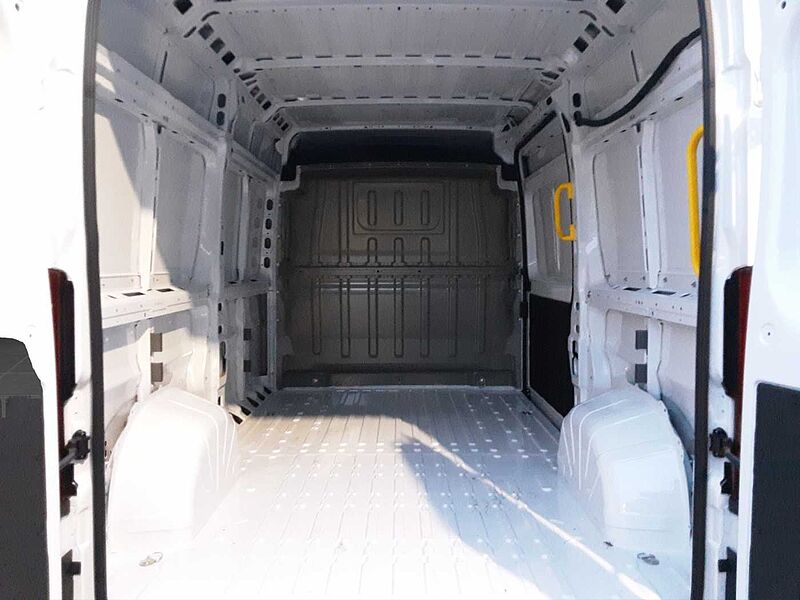 Peugeot Boxer 335 BlueHDi 2.2 140 L2H2
