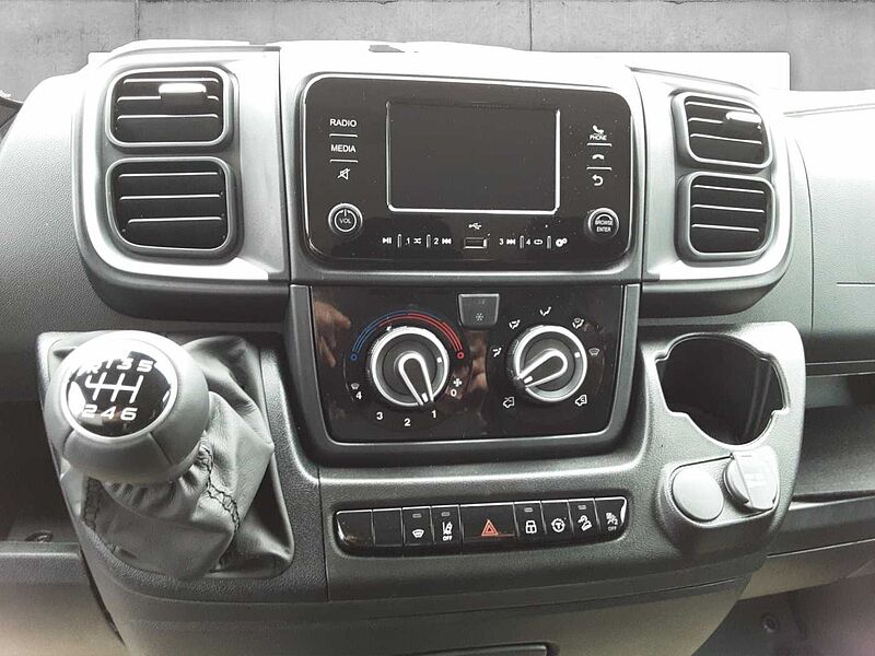 Peugeot Boxer 335 BlueHDi 2.2 140 L2H2