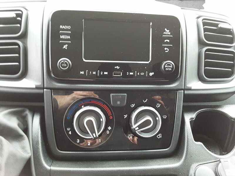 Peugeot Boxer 335 BlueHDi 2.2 140 L2H2