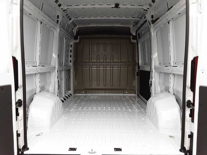 Peugeot Boxer 335 BlueHDi 2.2 140 L2H2