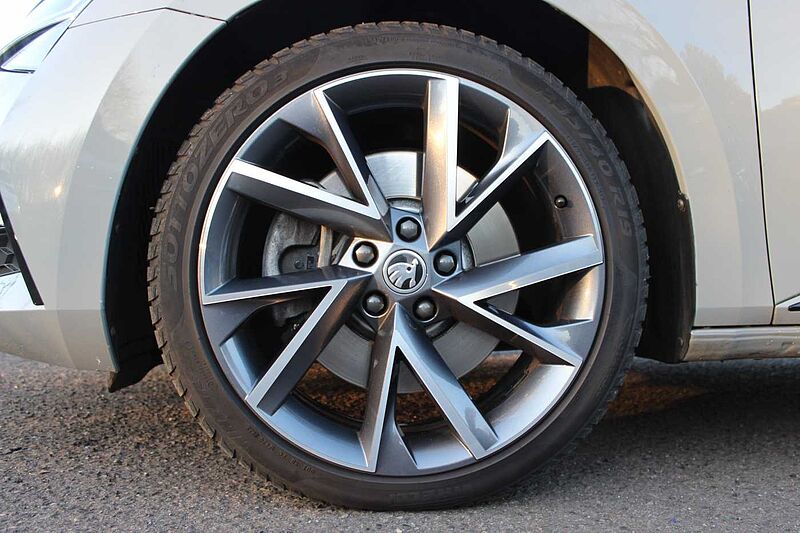 SKODA Superb Combi 2.0 TSI 4x4 DSG Sportline