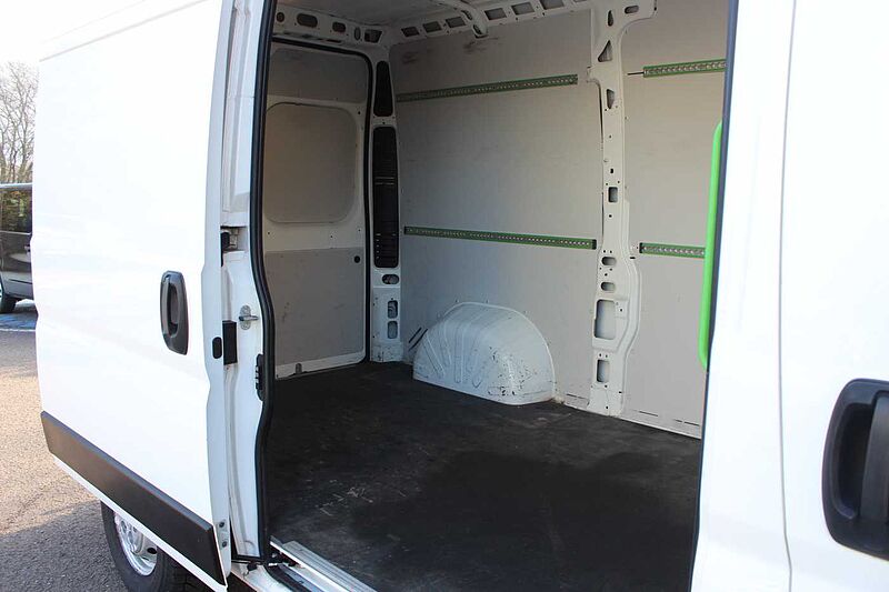 Peugeot Boxer 330 BlueHDi L2H2 S&S Pro