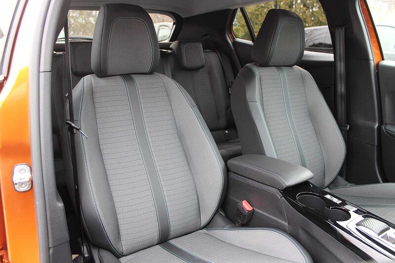 Peugeot 2008 PureTech 130 EAT8 Allure Pack