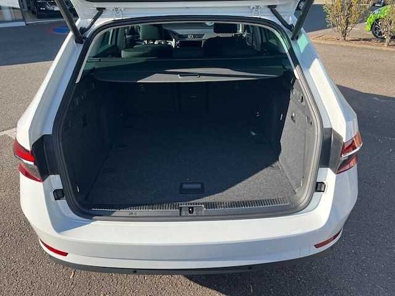 SKODA Superb III Combi Diesel 2.0 TDI DSG Style