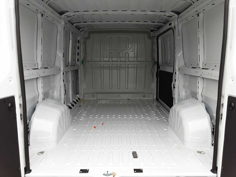 Peugeot Boxer 330 BlueHDi 2.2 120 L2H1