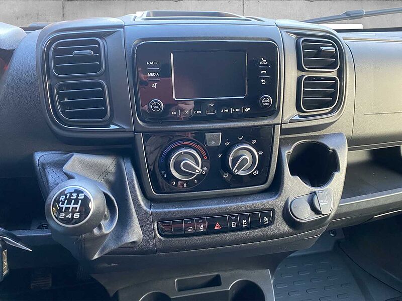 Peugeot Boxer 335 BlueHDi 2.2 140 L2H2