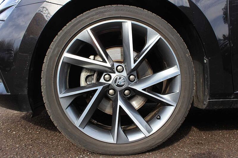 SKODA Superb III Combi Hybrid 1.4 TSI DSG Sportline