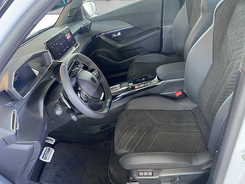 Peugeot 2008 GT Hybrid 136 e-DSC