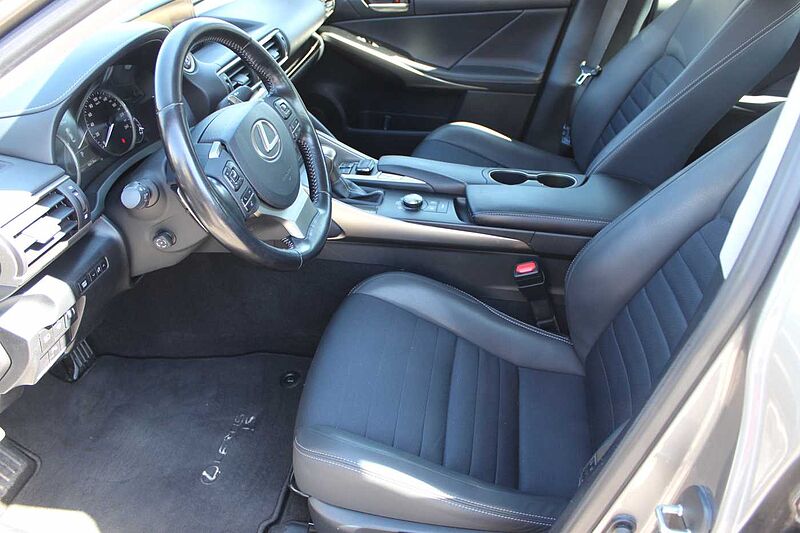 Lexus IS 300h