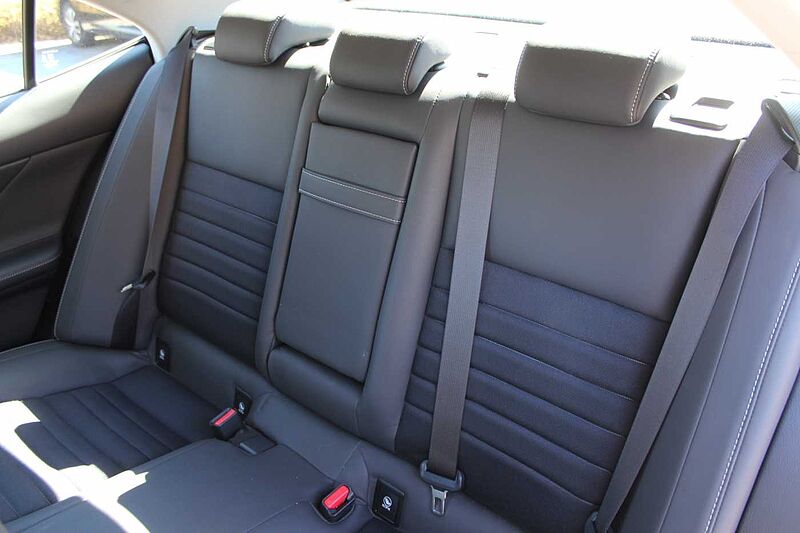 Lexus IS 300h