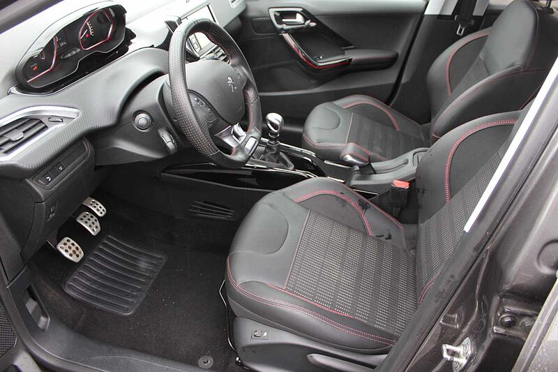 Peugeot 2008 PureTech 130 Allure inkl. GT-Line