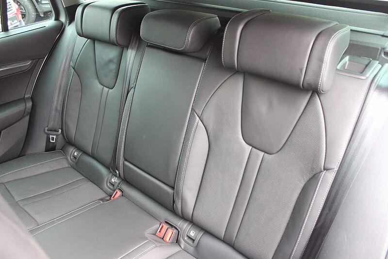 SKODA Octavia Combi Hybrid 1.4 TSI DSG First Edition