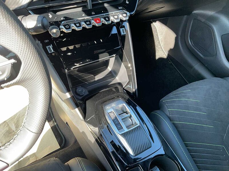 Peugeot 208 GT Hybrid 145 e-DSC6