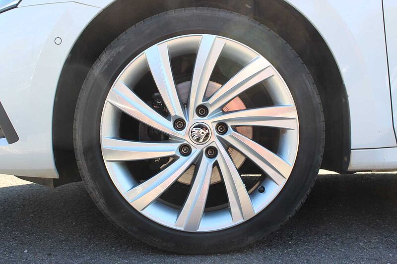 SKODA Octavia Combi 1.5 TSI Style