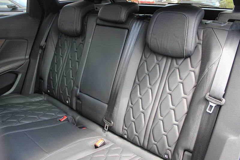 Peugeot 3008 Hybrid4 300 e-EAT8 GT