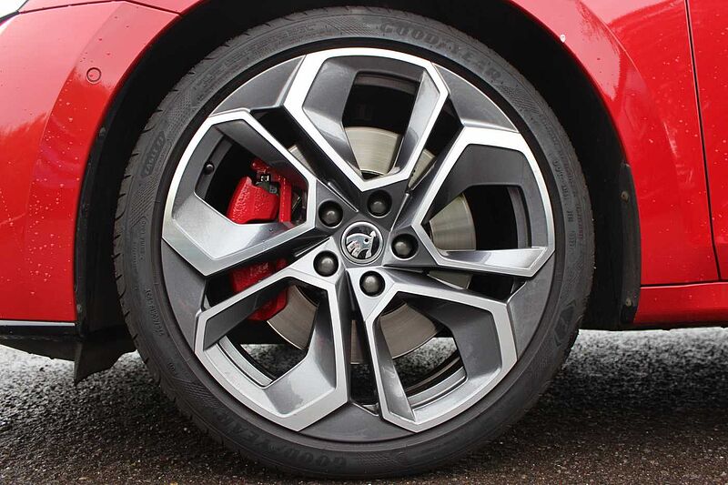 SKODA Octavia Combi 2.0 TSI DSG RS Plus