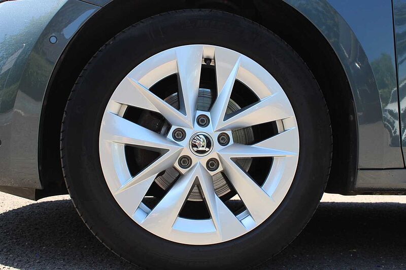 SKODA Octavia Combi 2.0 TDI DSG First Edition