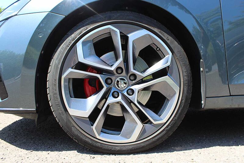 SKODA Octavia Combi 2.0 TDI DSG RS Plus