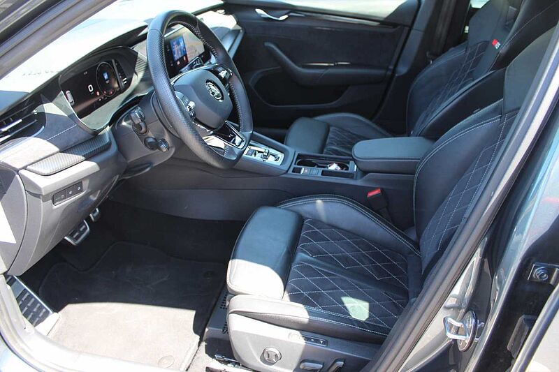 SKODA Octavia Combi 2.0 TDI DSG RS Plus
