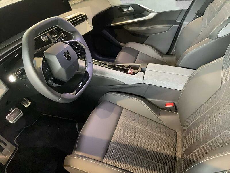 Peugeot 5008 GT Hybrid 145 e-DSC6