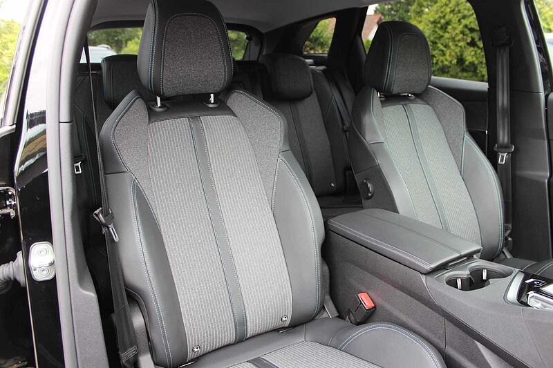 Peugeot 3008 PureTech 130 EAT8 Allure Pack