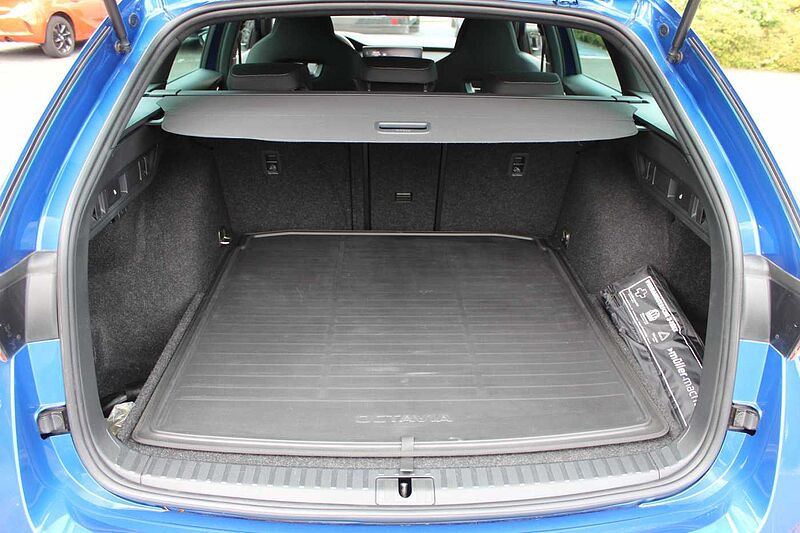 SKODA Octavia Combi 1.5 TSI Sportline