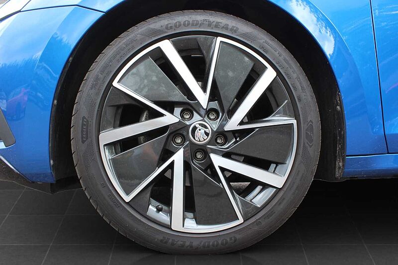 SKODA Octavia Combi 1.5 TSI Sportline
