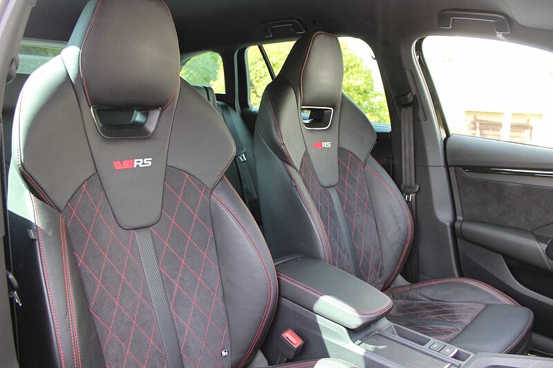 SKODA Octavia Combi 2.0 TSI DSG RS