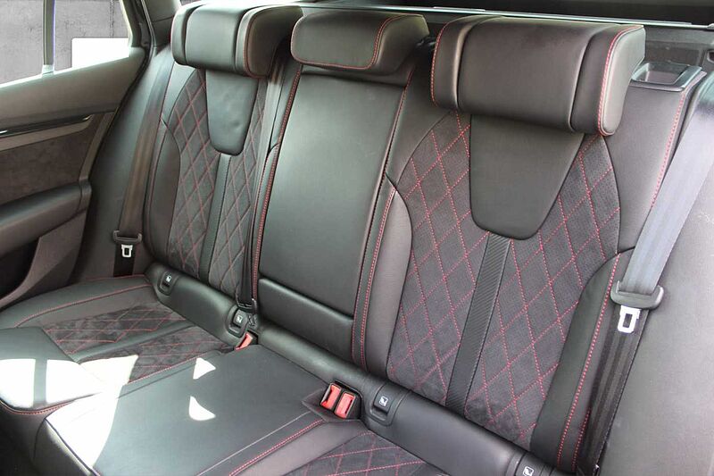 SKODA Octavia Combi 2.0 TSI DSG RS