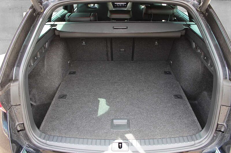 SKODA Octavia Combi 2.0 TSI DSG RS