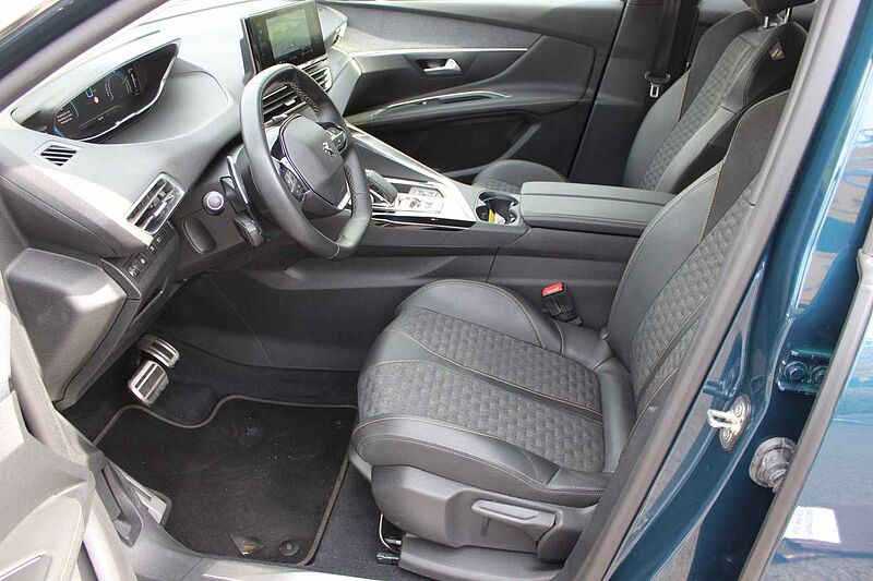 Peugeot 3008 Plug-in Hybrid 225 e-EAT8 Roadtrip