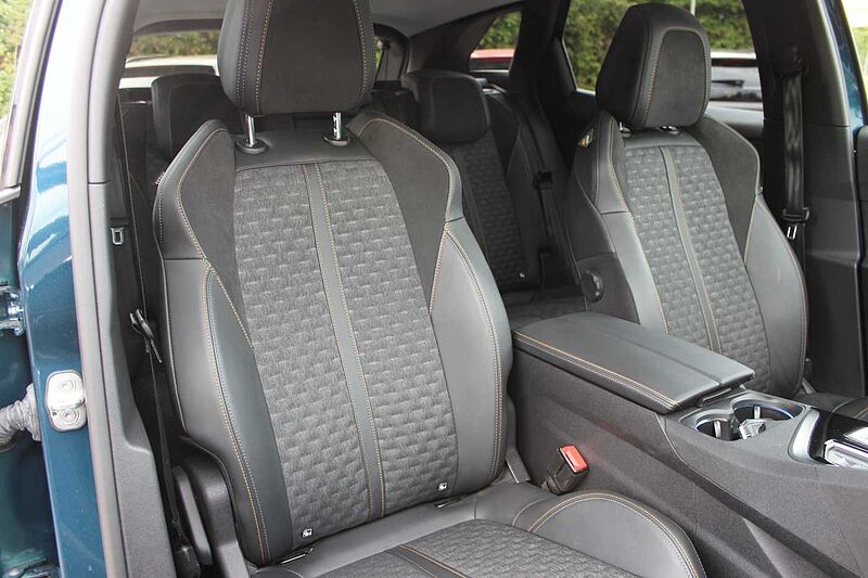 Peugeot 3008 Plug-in Hybrid 225 e-EAT8 Roadtrip
