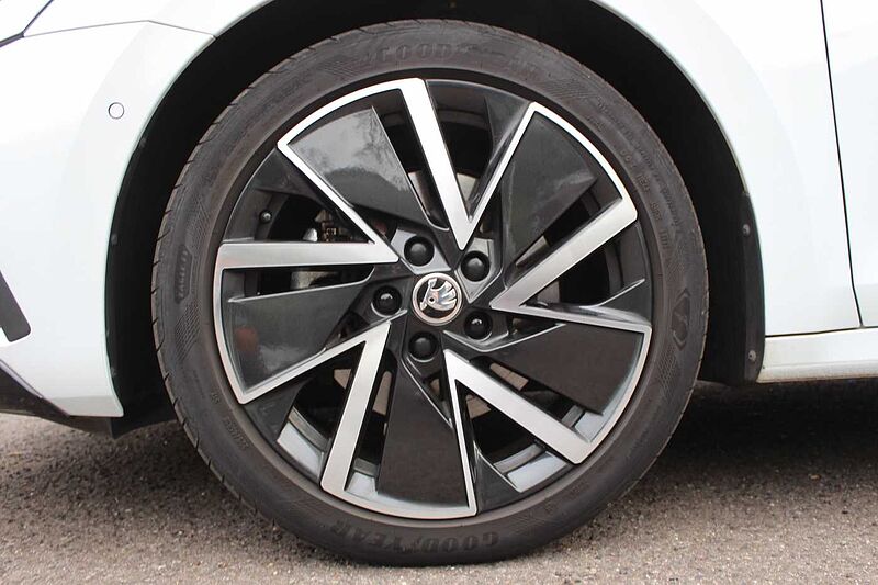SKODA Octavia Combi 2.0 TSI DSG 4x4 Sportline