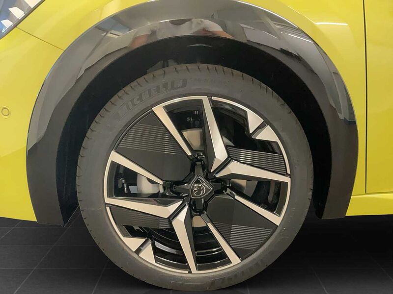 Peugeot 208 GT Hybrid 136 e-DSC6